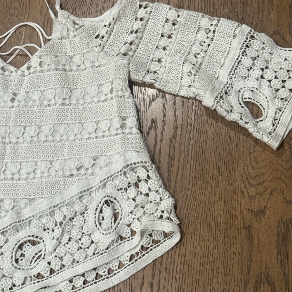 SUGAR + LIPS White Boho Crochet Lace Bell Sleeve Top (Style T7103) Medium - Picture 2 of 9
